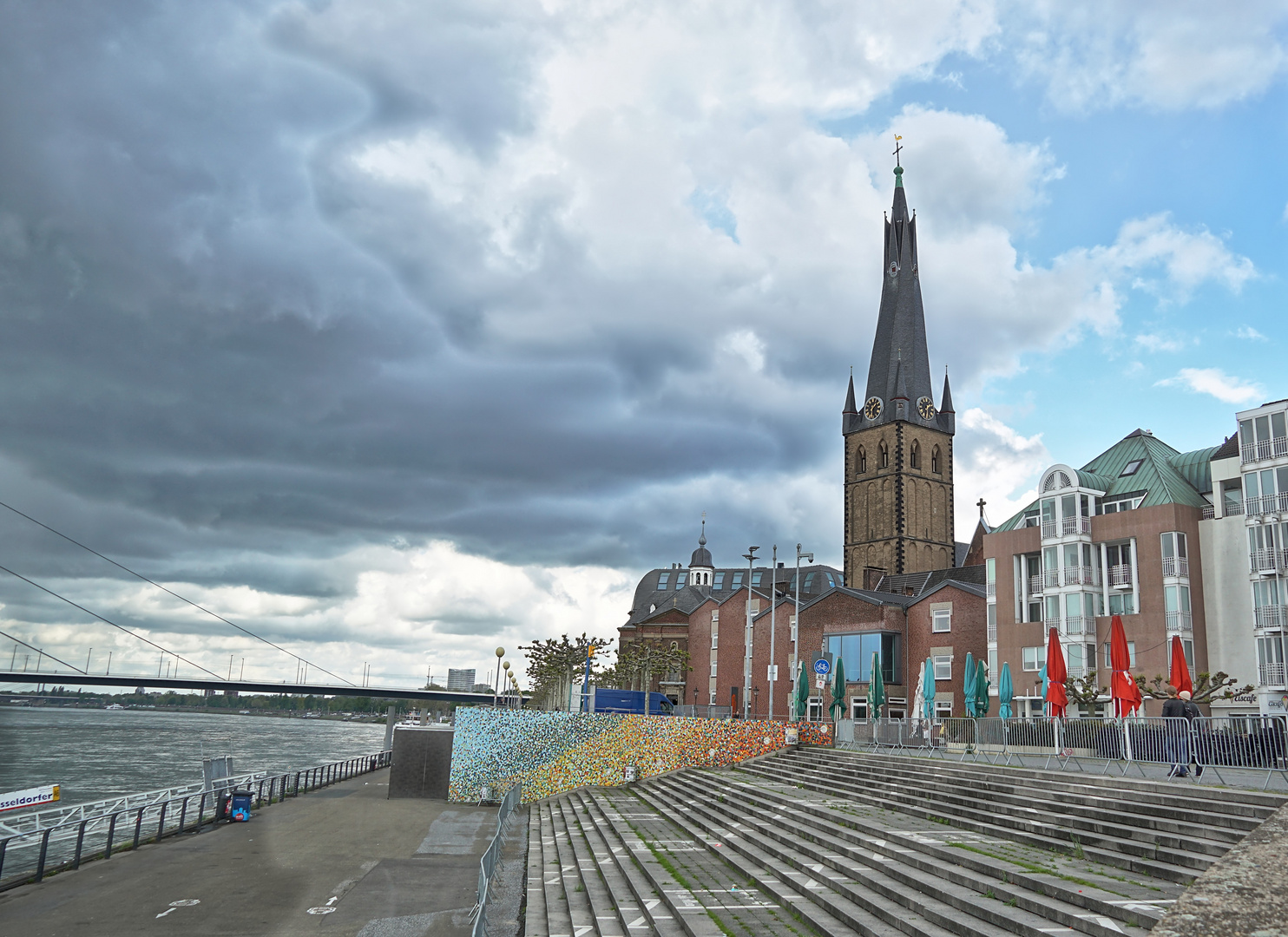 Düsseldorf - Rheinpromenade