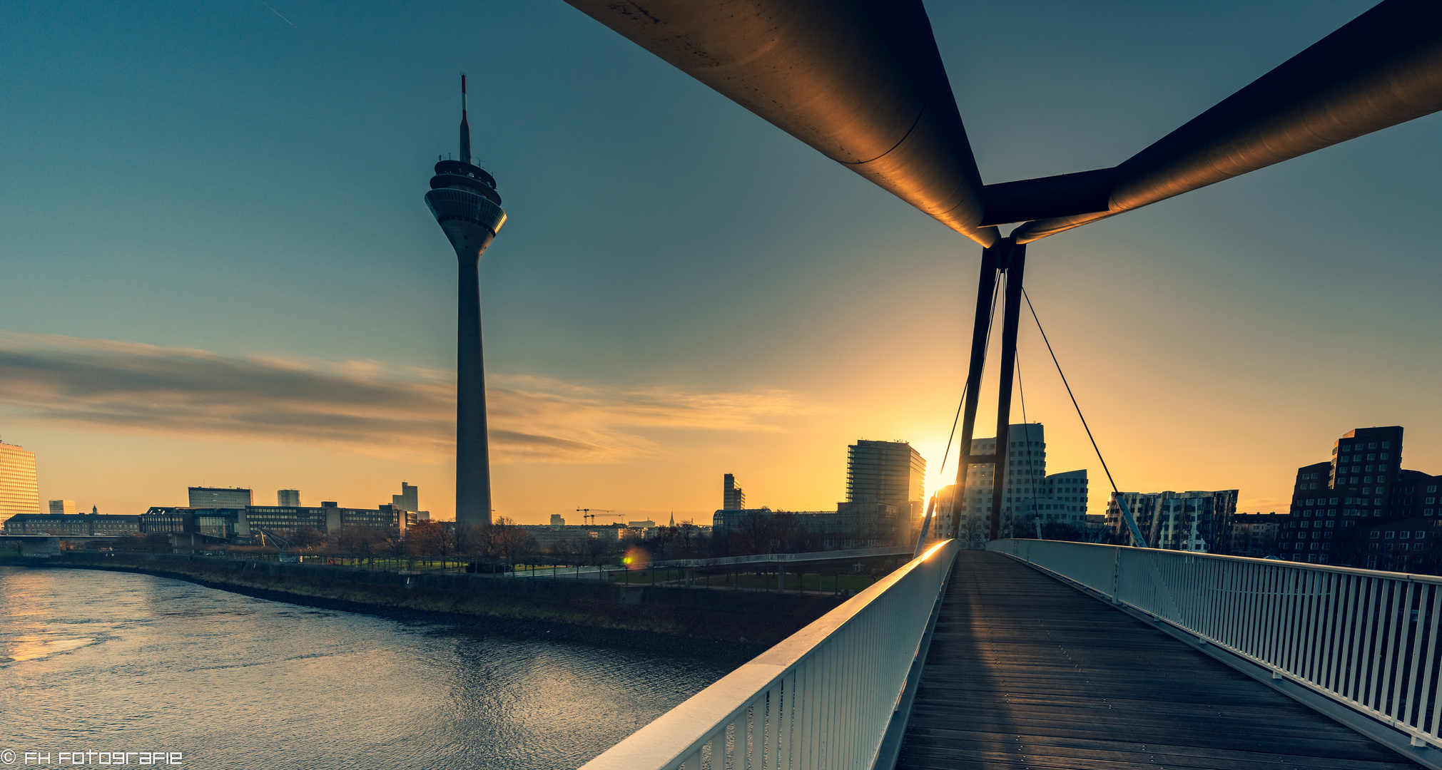 Düsseldorf- Rheinturm