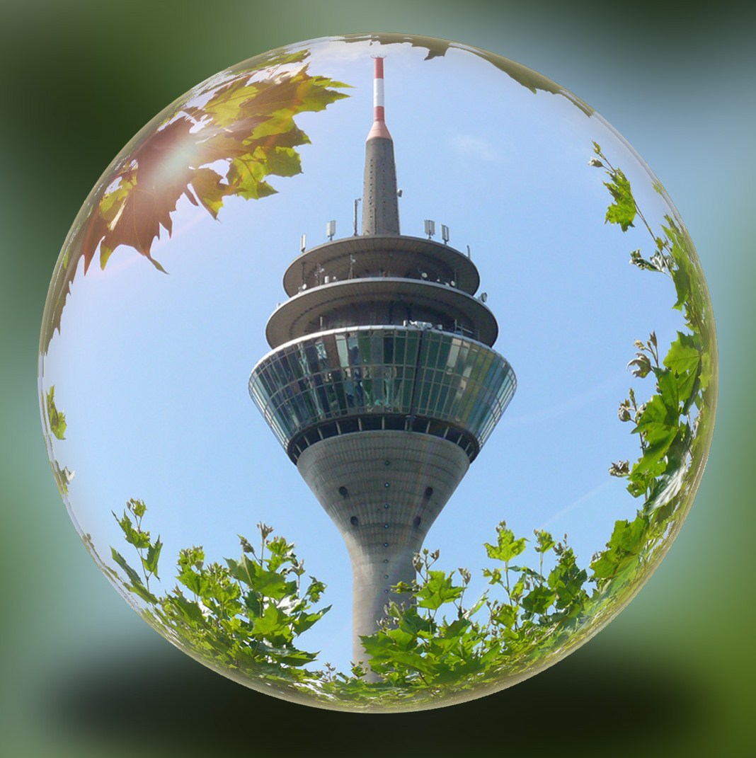 Düsseldorf / Rheinturm am Medienhafen