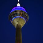 Düsseldorf Rheinturm bei Nacht