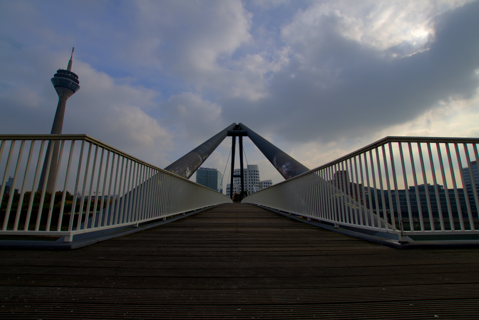 Düsseldorf Rheinturm Parlamentsufer Medienhafen