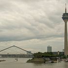 Düsseldorf - Rheinturm - Rheinkniebrücke