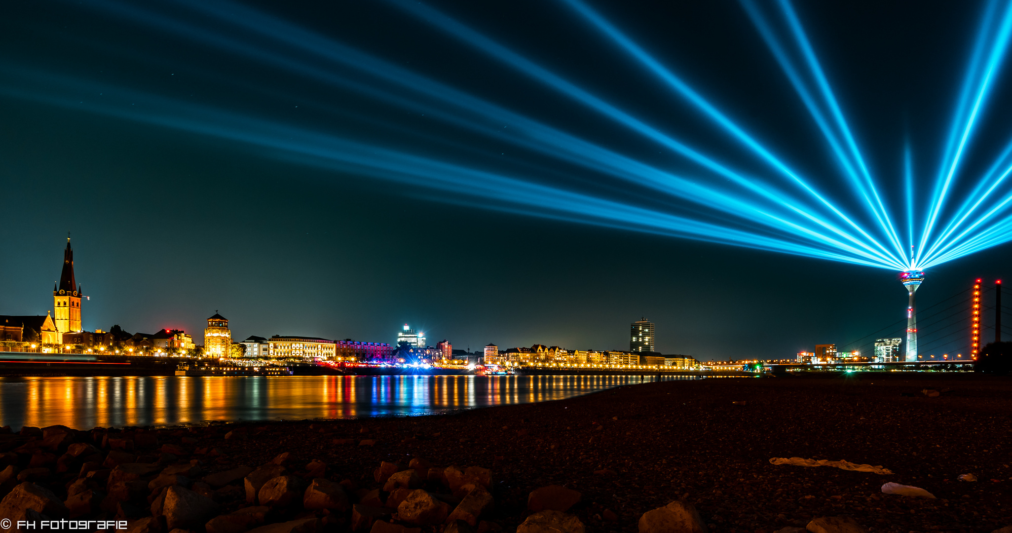 Düsseldorf Rheinufer