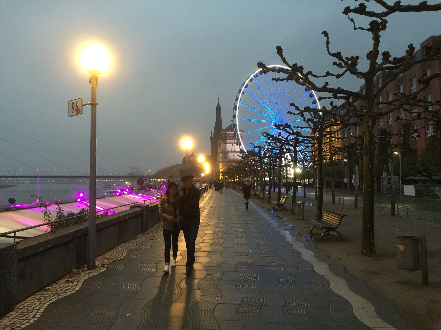 Düsseldorf Rheinuferpromenade