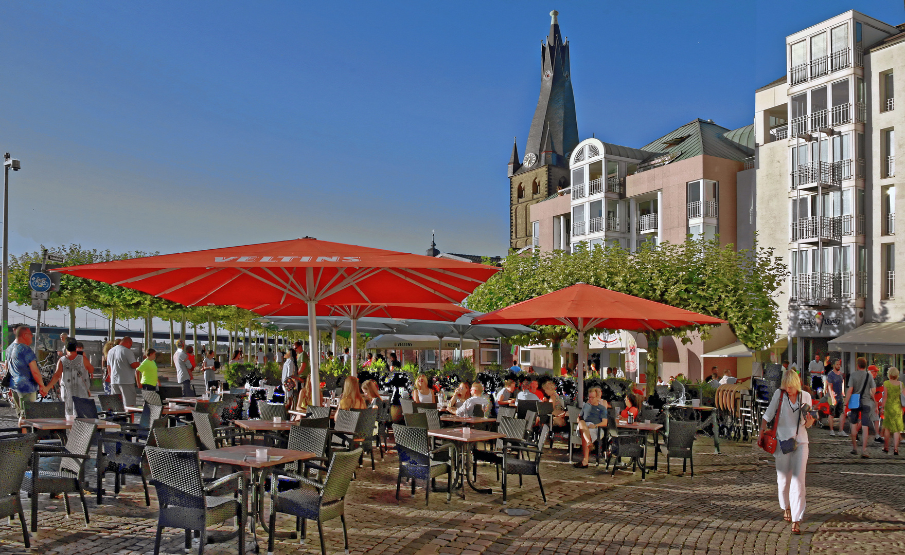 Düsseldorf  Rheinuferpromenade 