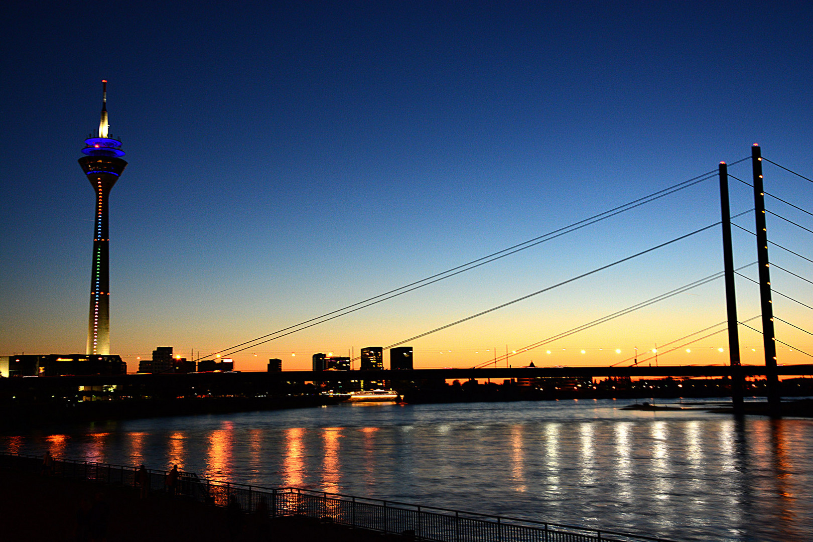 Düsseldorf - Rheinuferpromenade