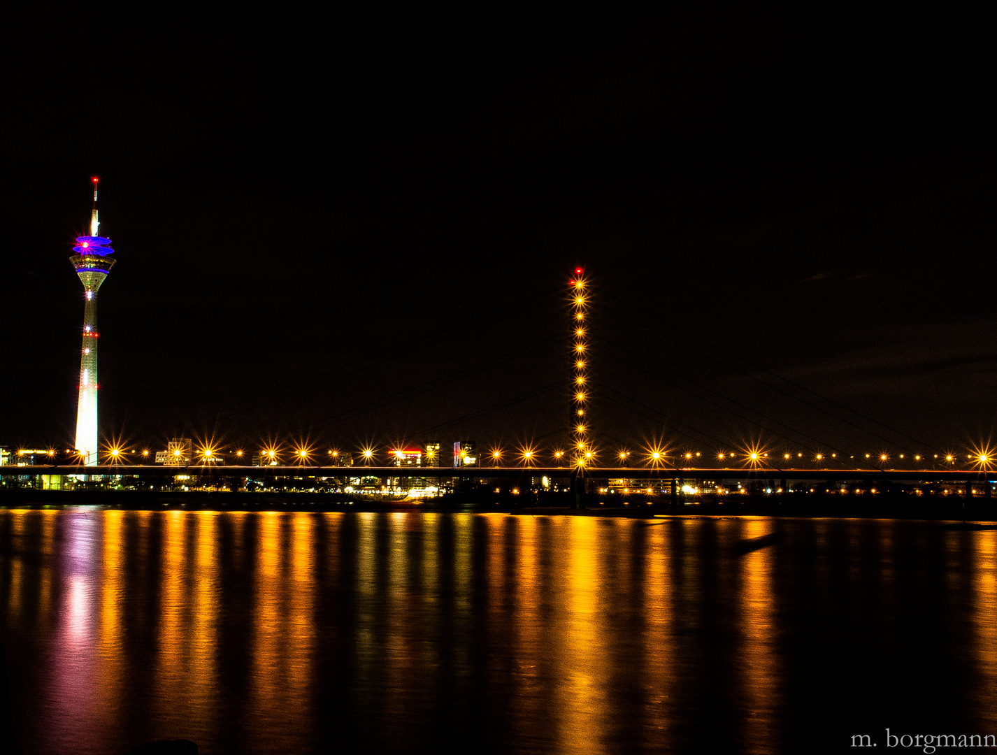 Düsseldorf Rheinuferpromenade by night