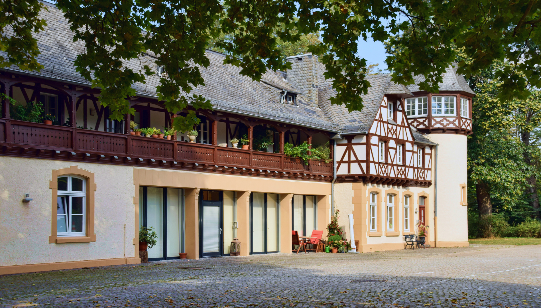 Düsseldorf    - Schloss Eller -