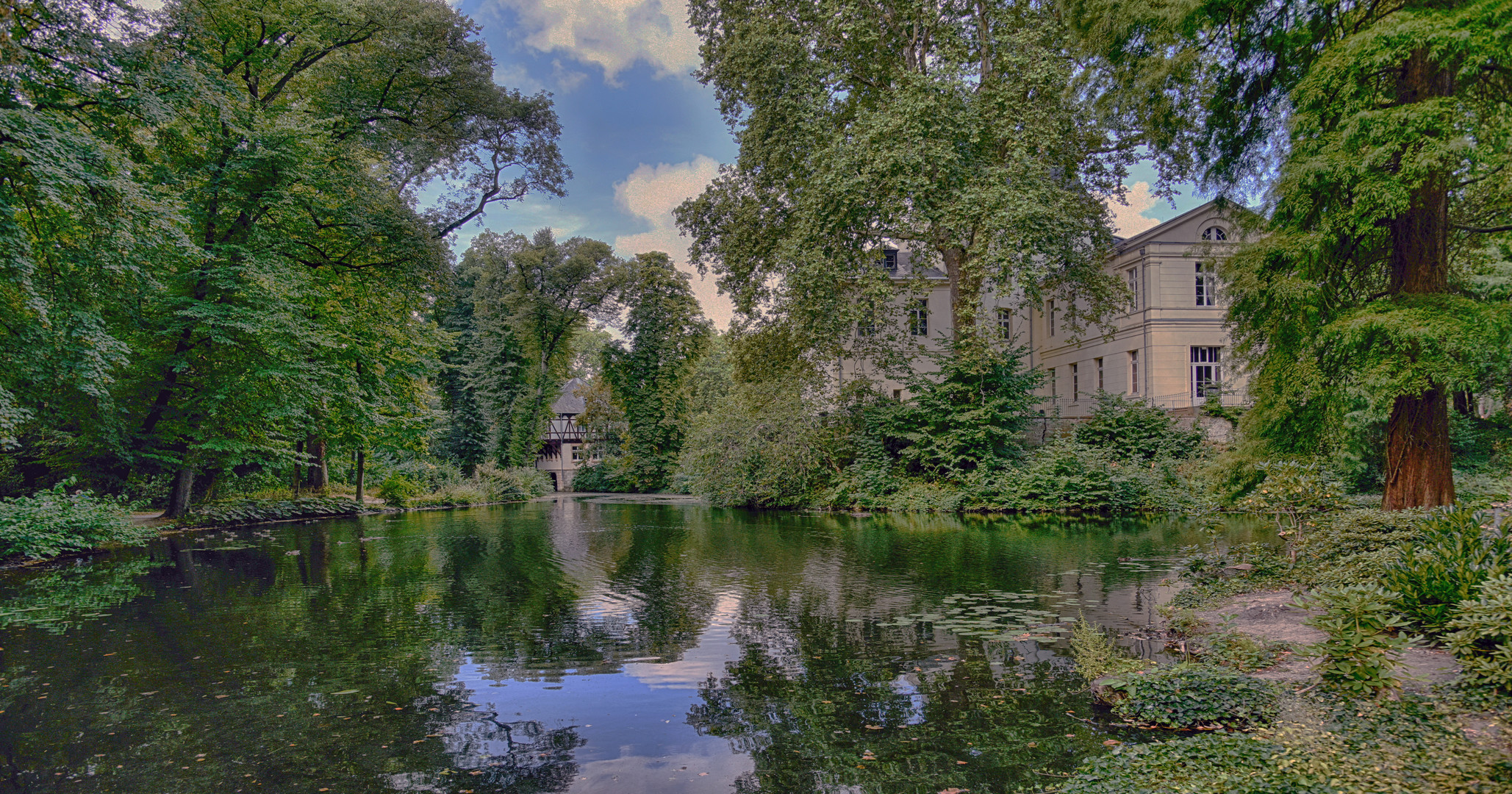 Düsseldorf - Schloss Eller und der Schlosspark -