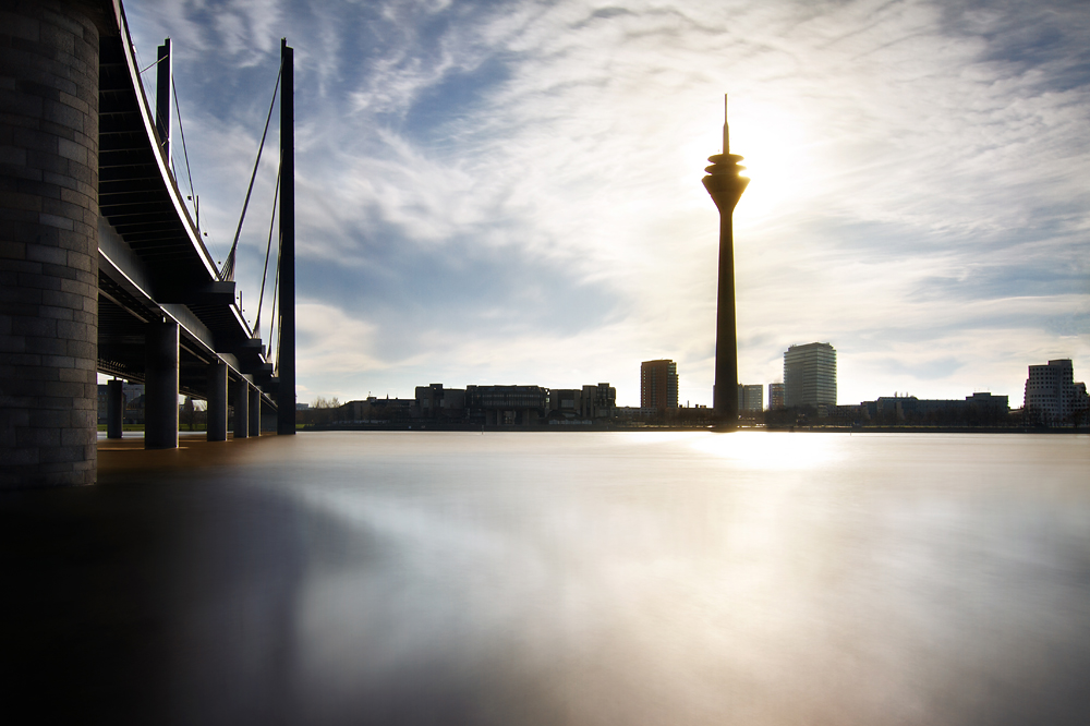 Düsseldorf - Skyline im Gegenlicht 2012