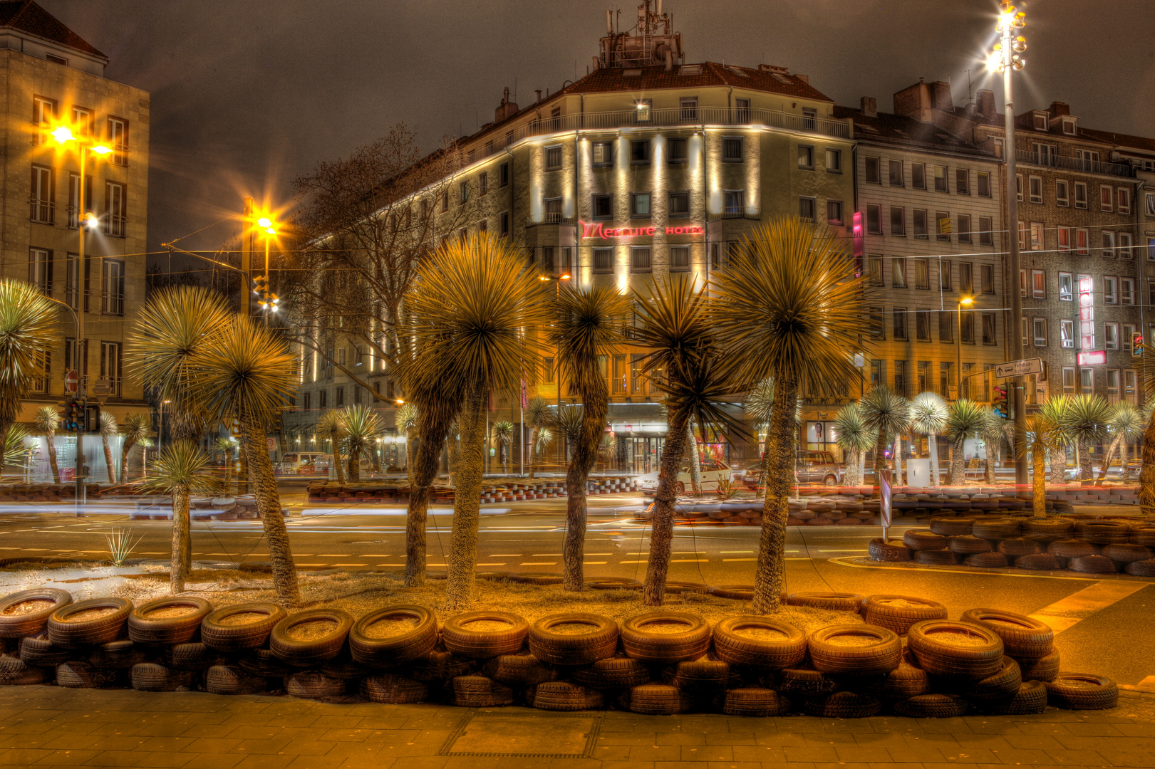 Düsseldorf, Stresemannplatz mit Mercure Hotel