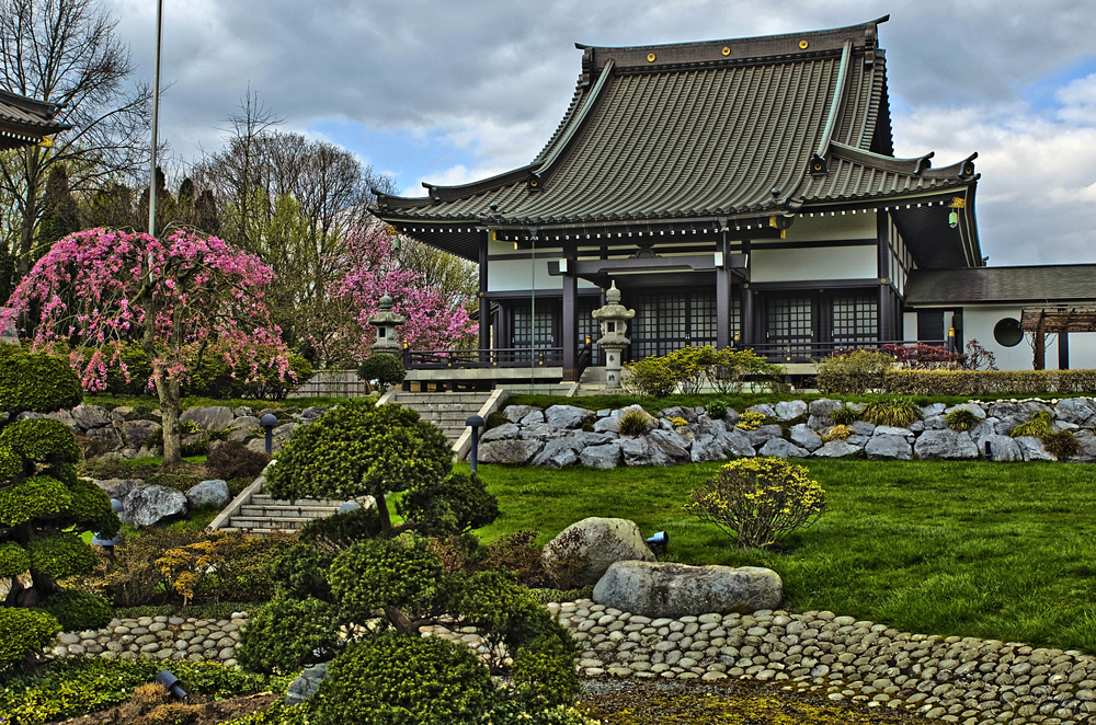 Düsseldorf - Tempel im japanischen Garten
