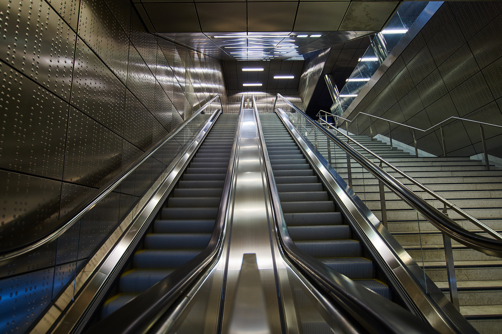 Düsseldorf  U-Bahn Königsallee Benrather Straße