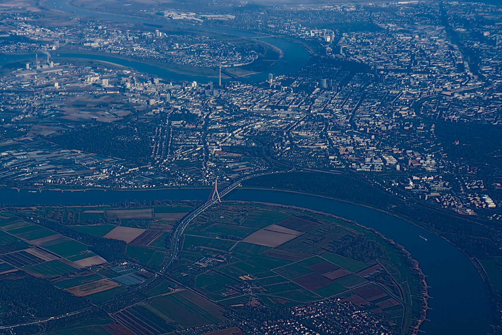 Düsseldorf und der Rhein 