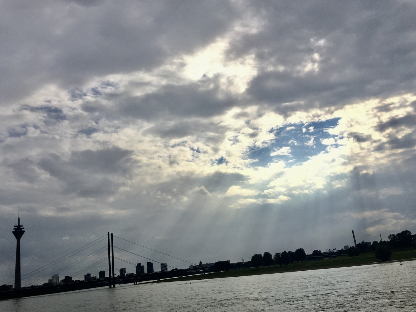 Düsseldorf und der Rhein