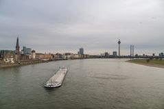 Düsseldorf von der Oberkasseler Brücke