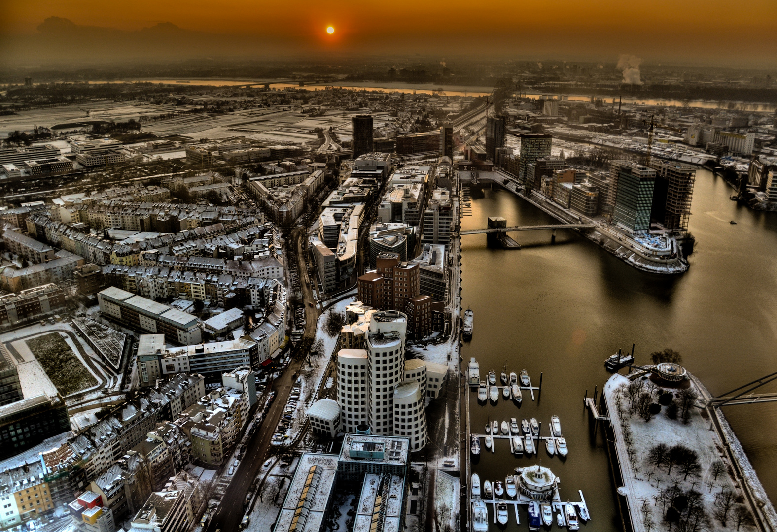 Düsseldorf von oben in HDR