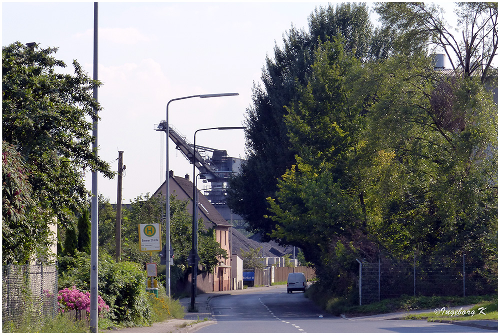 Düsseldorf - Wohnstraße im Wirtschaftshafen