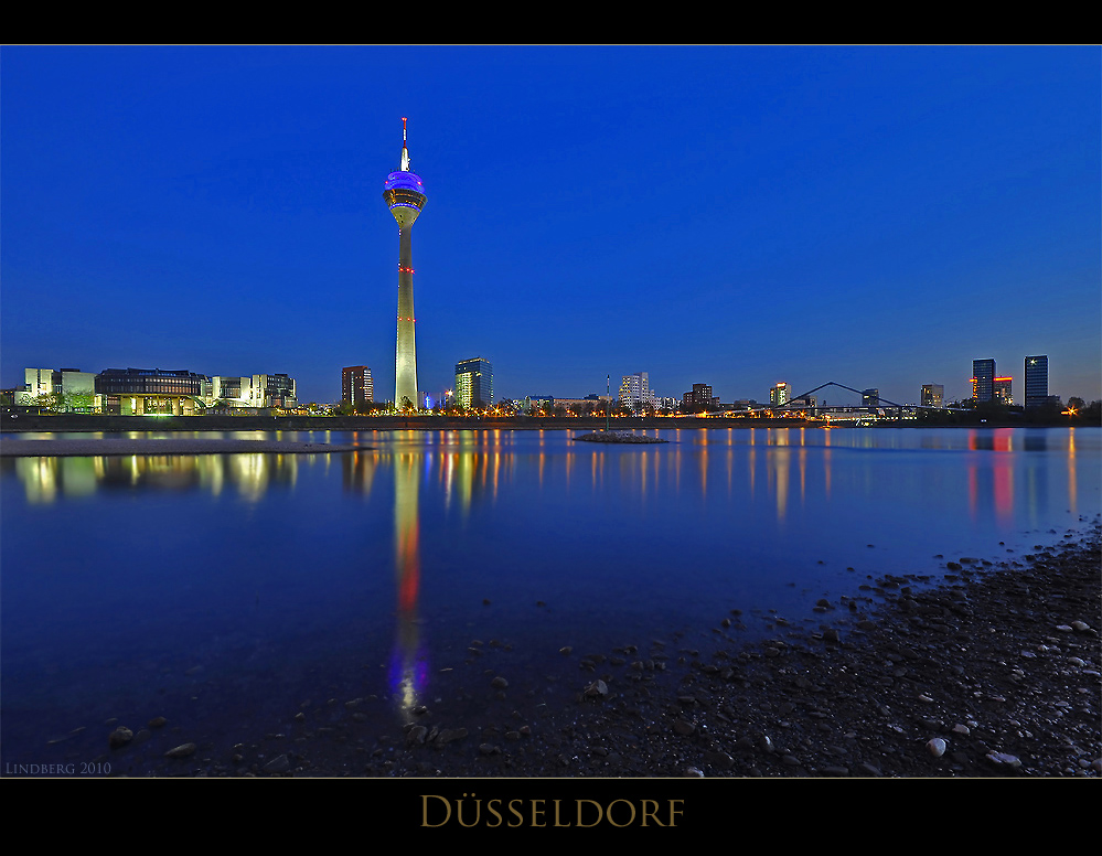 Düsseldorf zur Blauen Stunde