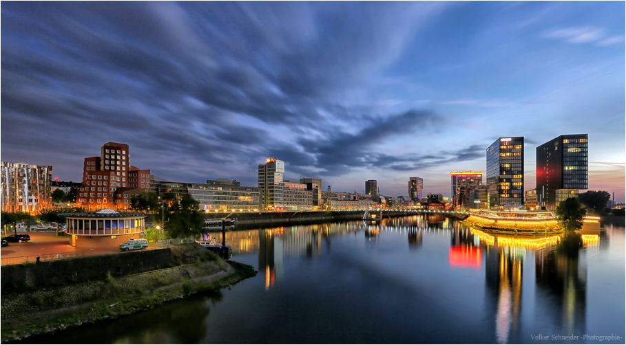 Düsseldorf zur blauen Stunde -2-