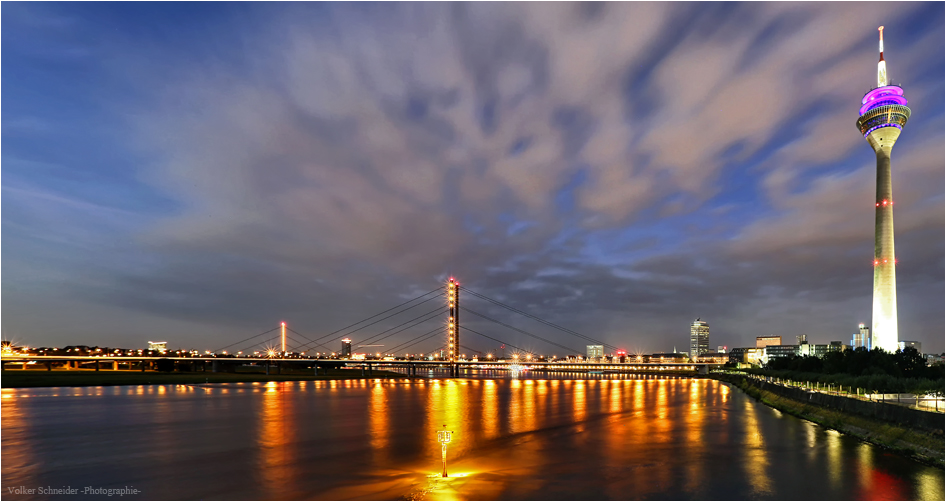 Düsseldorf zur blauen Stunde