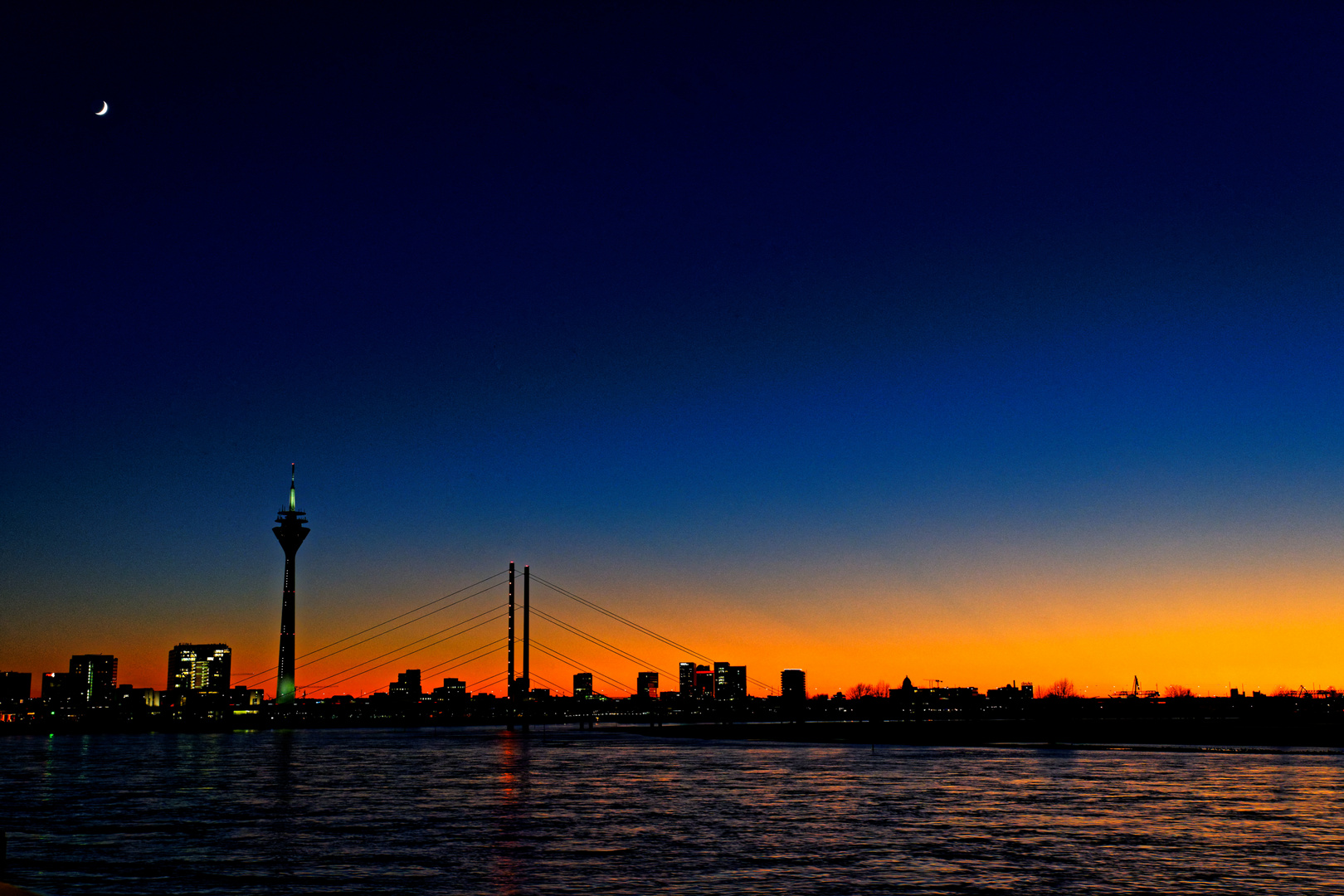 Düsseldorf zur blauen Stunde