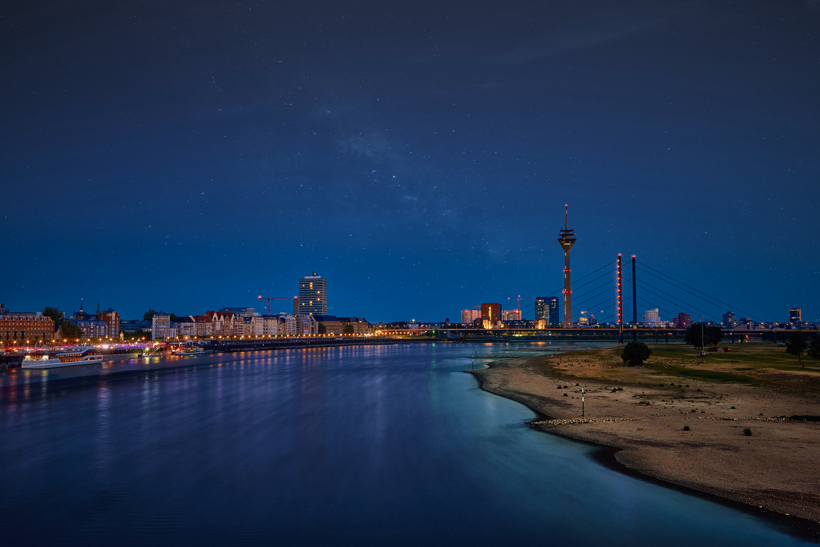 Düsseldorf zur blauen Stunde