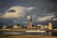 Düsseldorf zur Zeit der Rheinkirmes ....