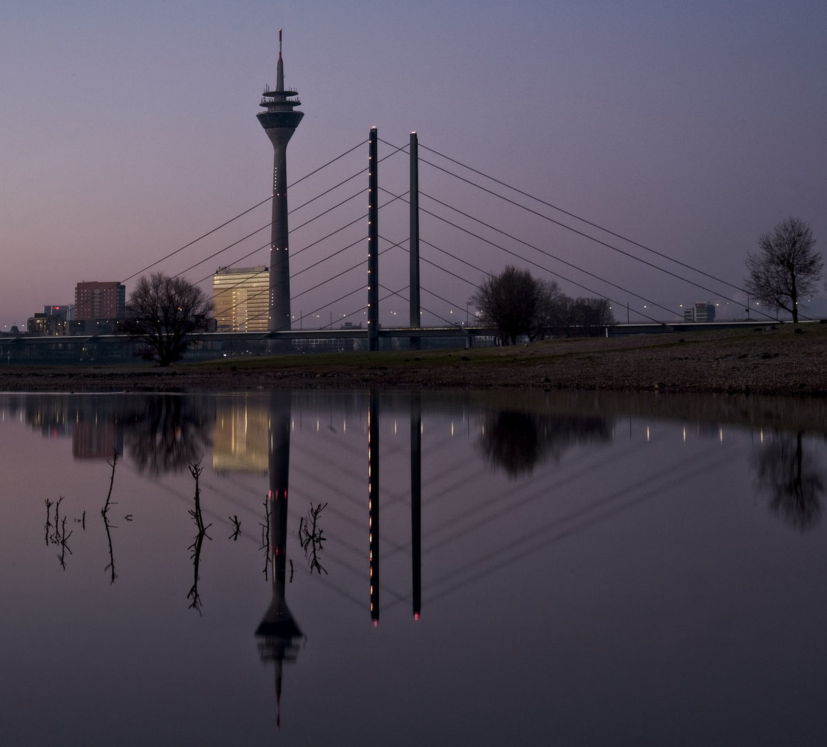 Düsseldorf_Blue-Hour