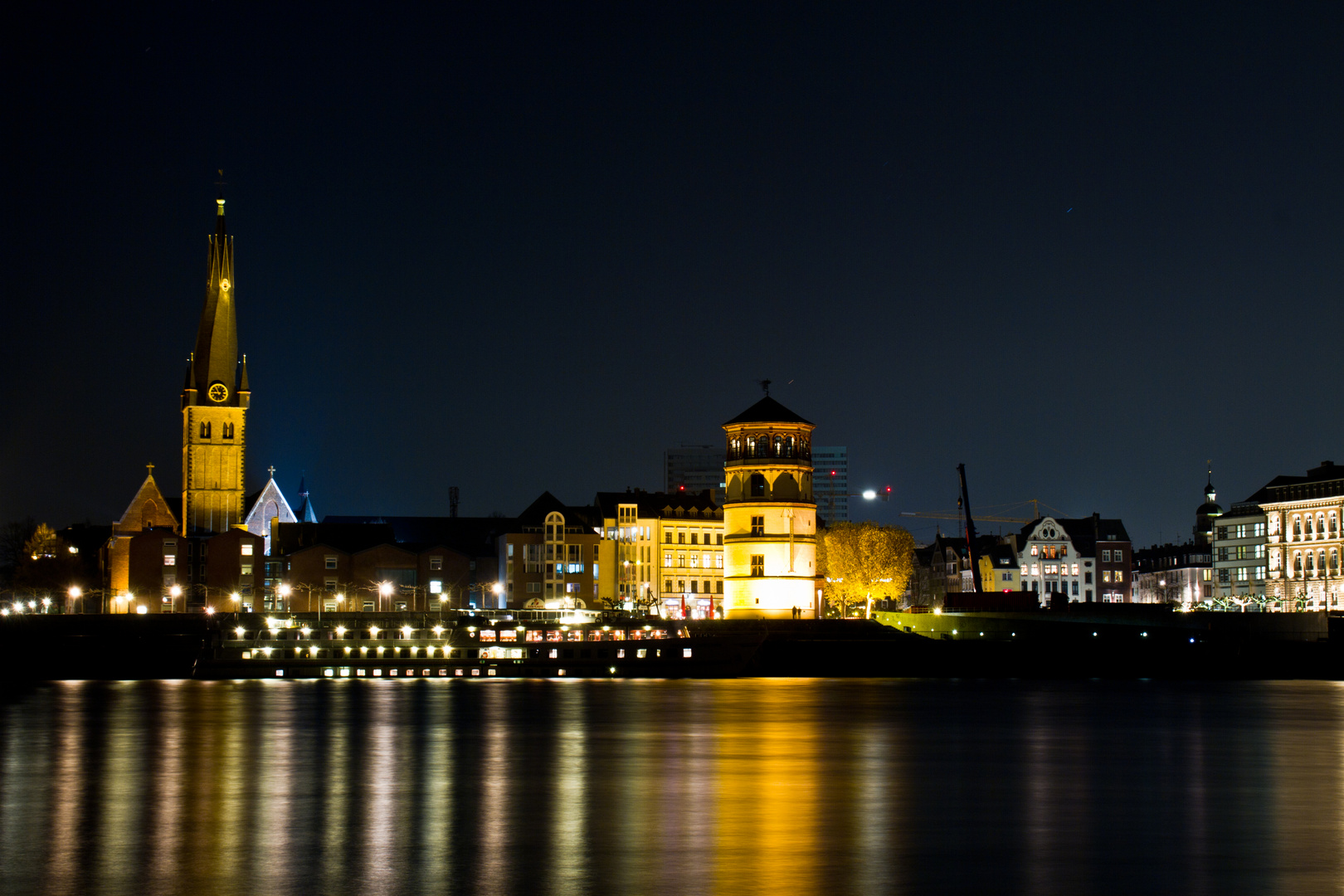 Düsseldorfer Altstadt bei Nacht