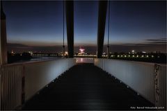 Düsseldorfer Brücke zum Medienhafen ....