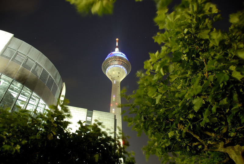 Düsseldorfer Fernsehturm bei Nacht