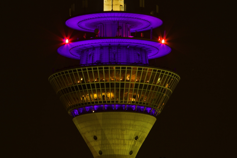 Düsseldorfer Fernsehturm bei nacht