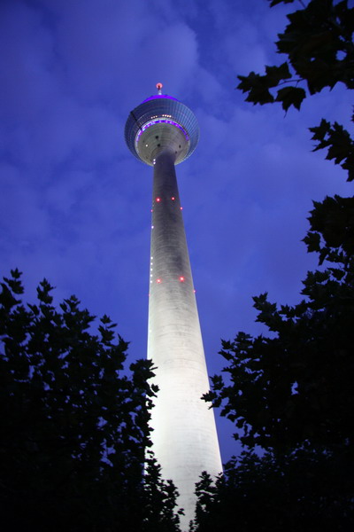 Düsseldorfer Fernsehturm bei Nacht