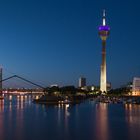 Düsseldorfer Fernsehturm zur blauen Stunde