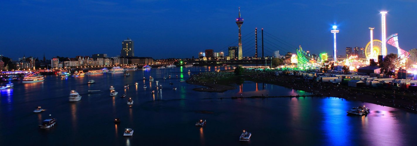 Düsseldorfer Feuerwerksabend der größten Kirmes am Rhein