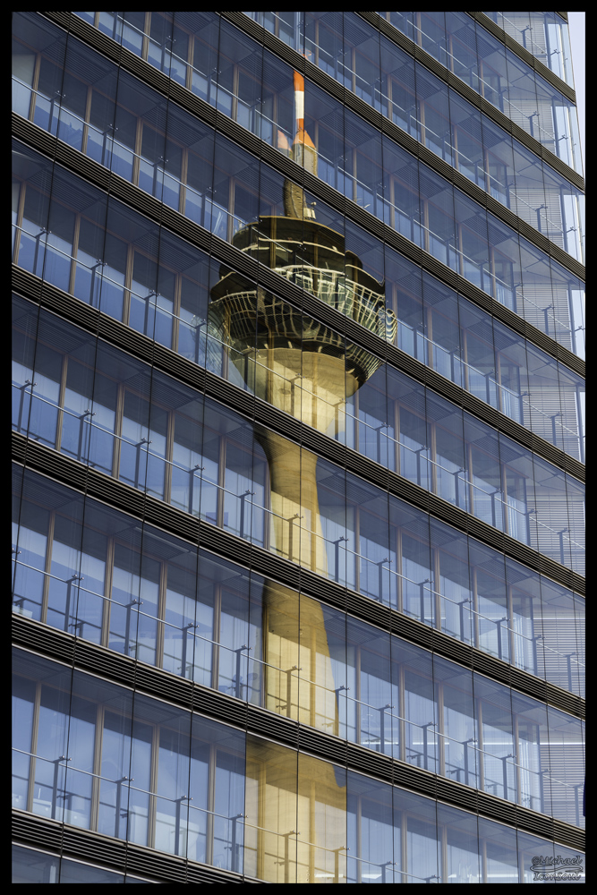 Düsseldorfer Funkturm im Stadttor