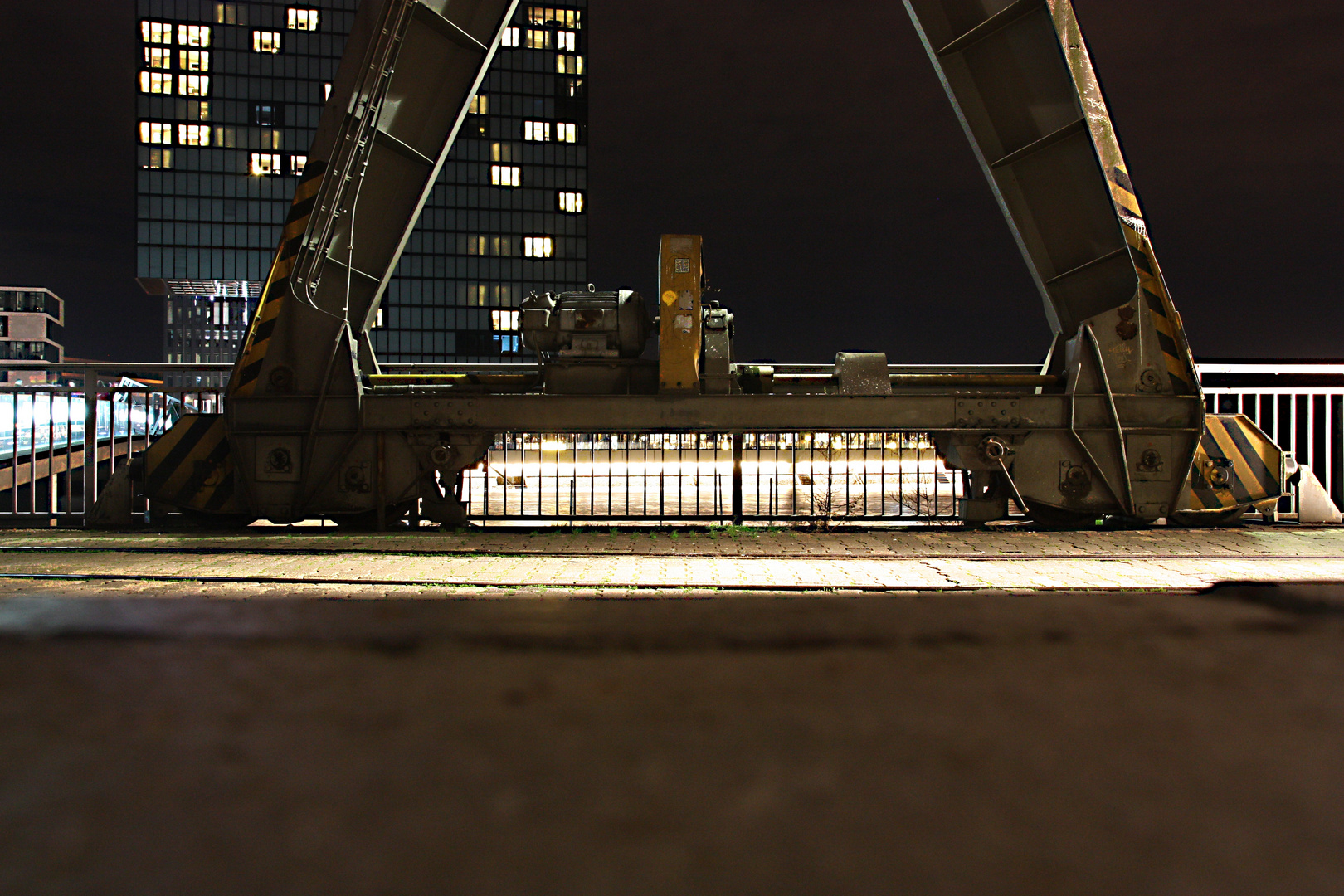 Düsseldorfer Hafen bei Nacht