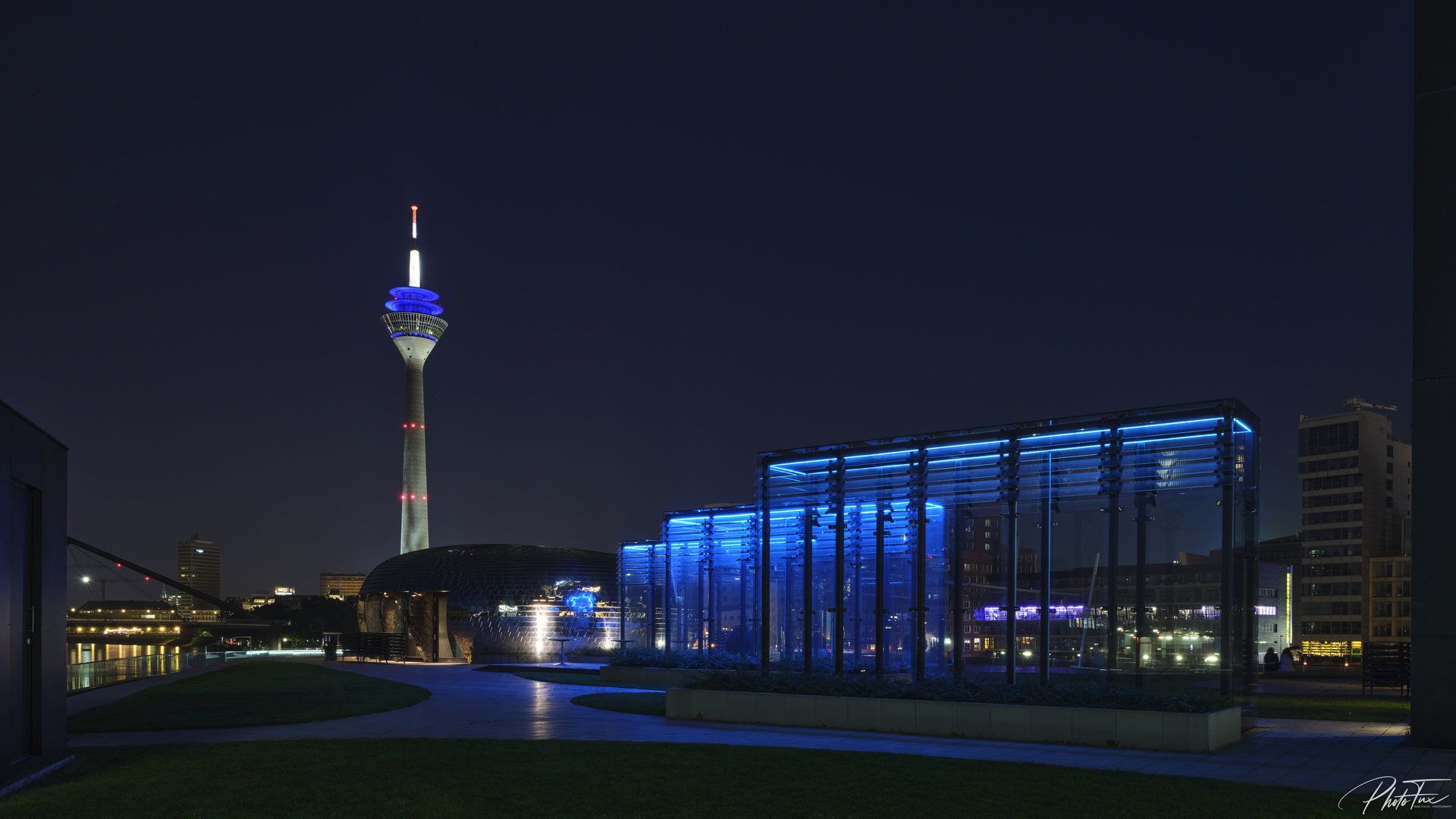 Düsseldorfer Hafen - ganz rechts ist das Hyatt