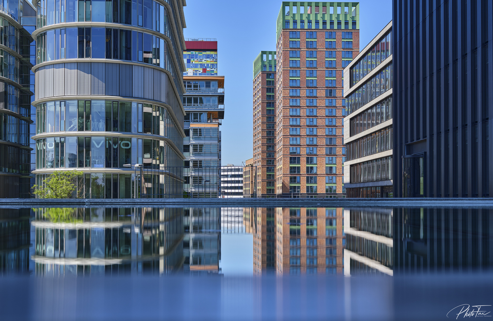 Düsseldorfer Hafen - links ist das Hyatt - GFX10202