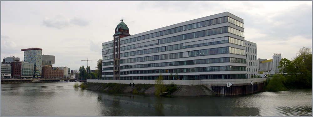 Düsseldorfer Hafengebäude