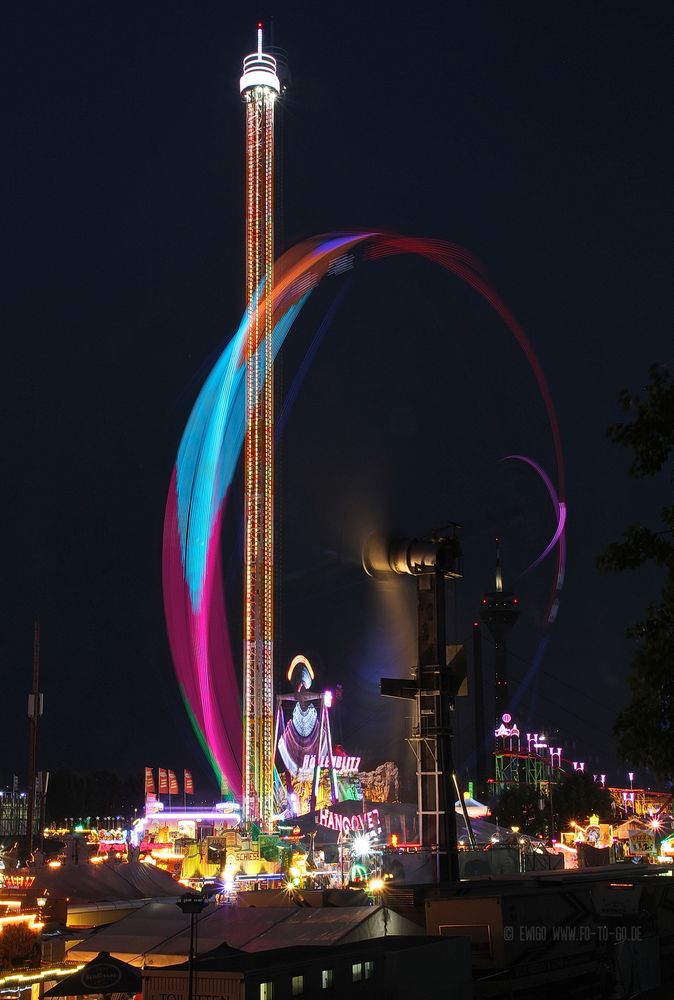 Düsseldorfer Kirmes bei Nacht