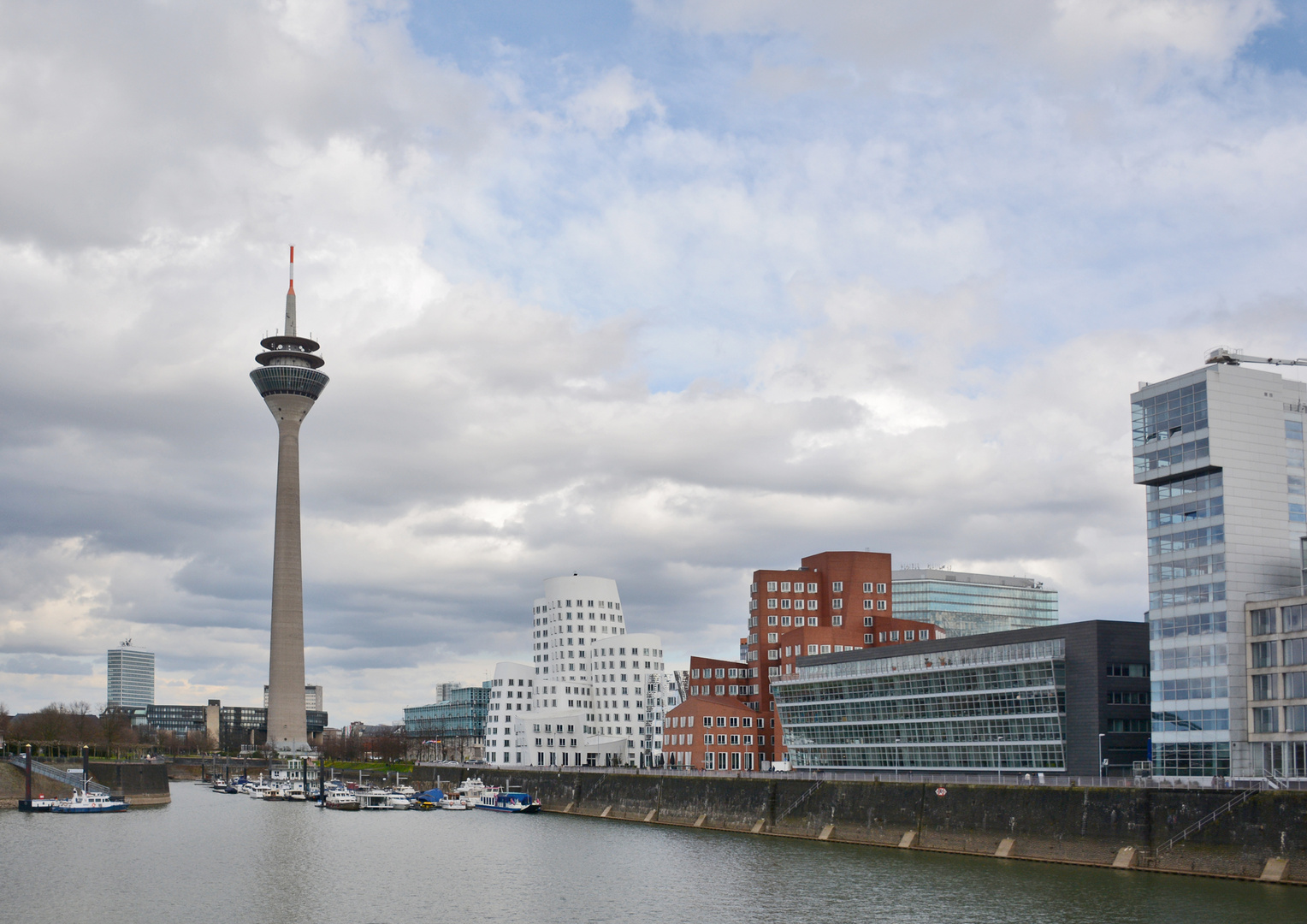 Düsseldorfer Medien Hafen 