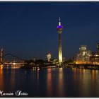 Düsseldorfer Medienhafen bei Nacht