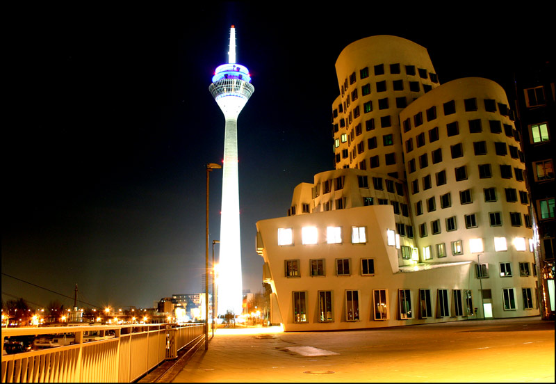 Düsseldorfer Medienhafen bei Nacht II