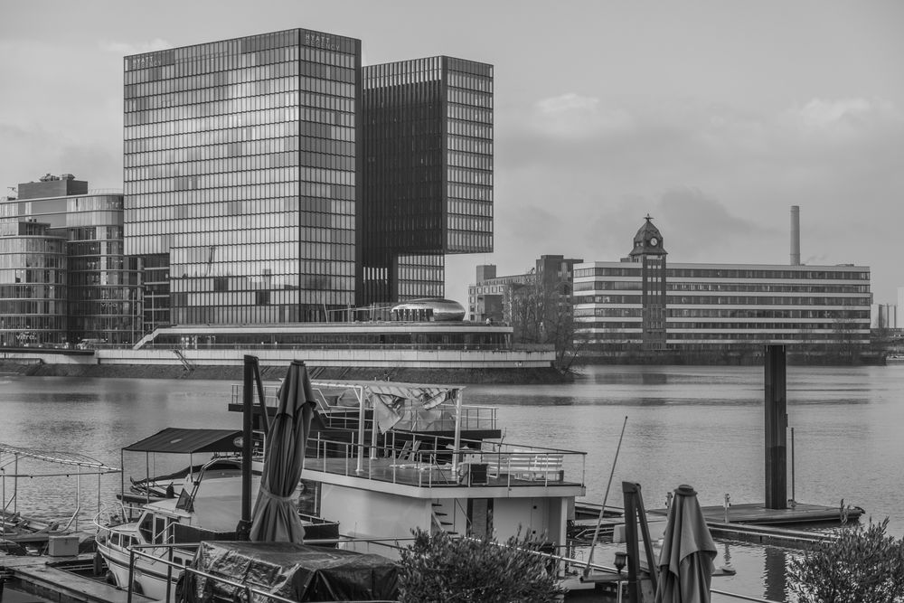 Düsseldorfer Medienhafen - Blick auf Hyatt Regency