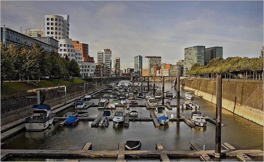 ~~Düsseldorfer Medienhafen~~