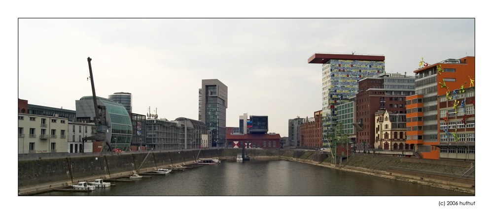 Düsseldorfer Medienhafen, etwas weniger "bechrig"