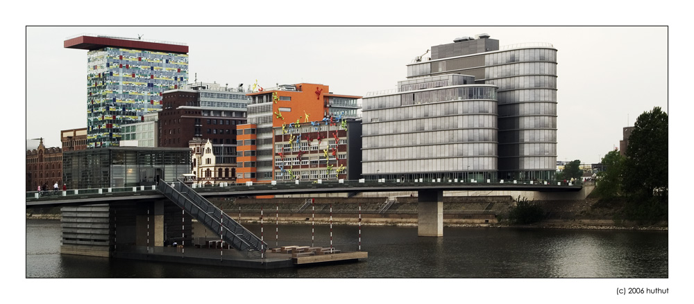 Düsseldorfer Medienhafen im buntem Becher-Stil (oder so ähnlich (-; )