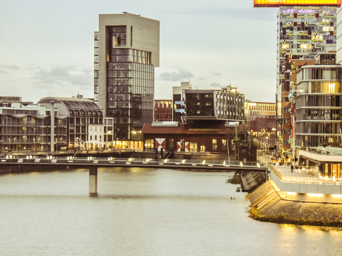 Düsseldorfer Medienhafen mal anders